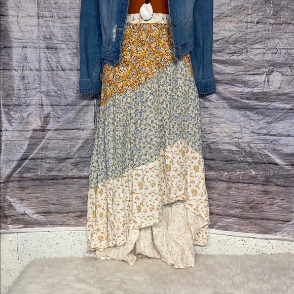 American Eagle Outfitters Asymmetrical Floral Skirt - Picture 2 of 8